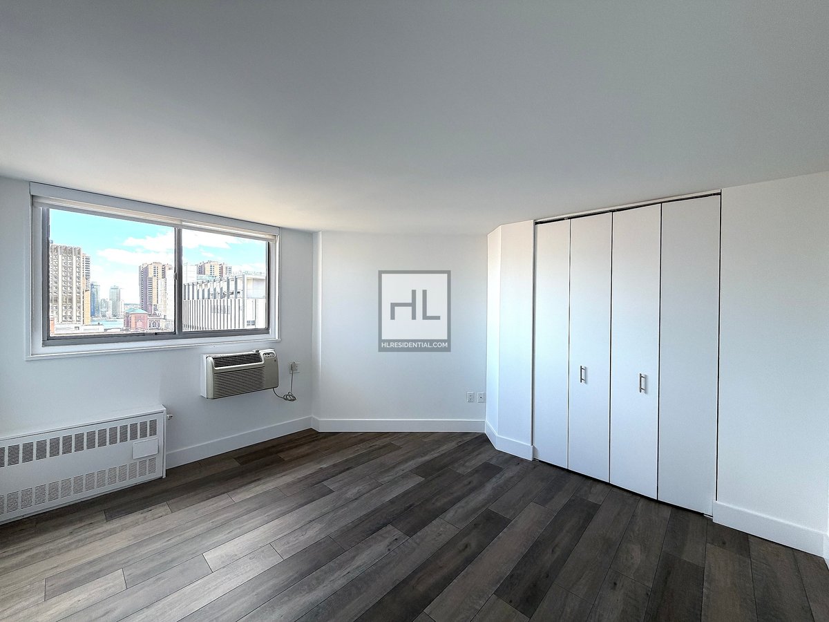 Photo for 500 2 AVENUE - 500 2nd Avenue Rental Building in Kips Bay, Manhattan