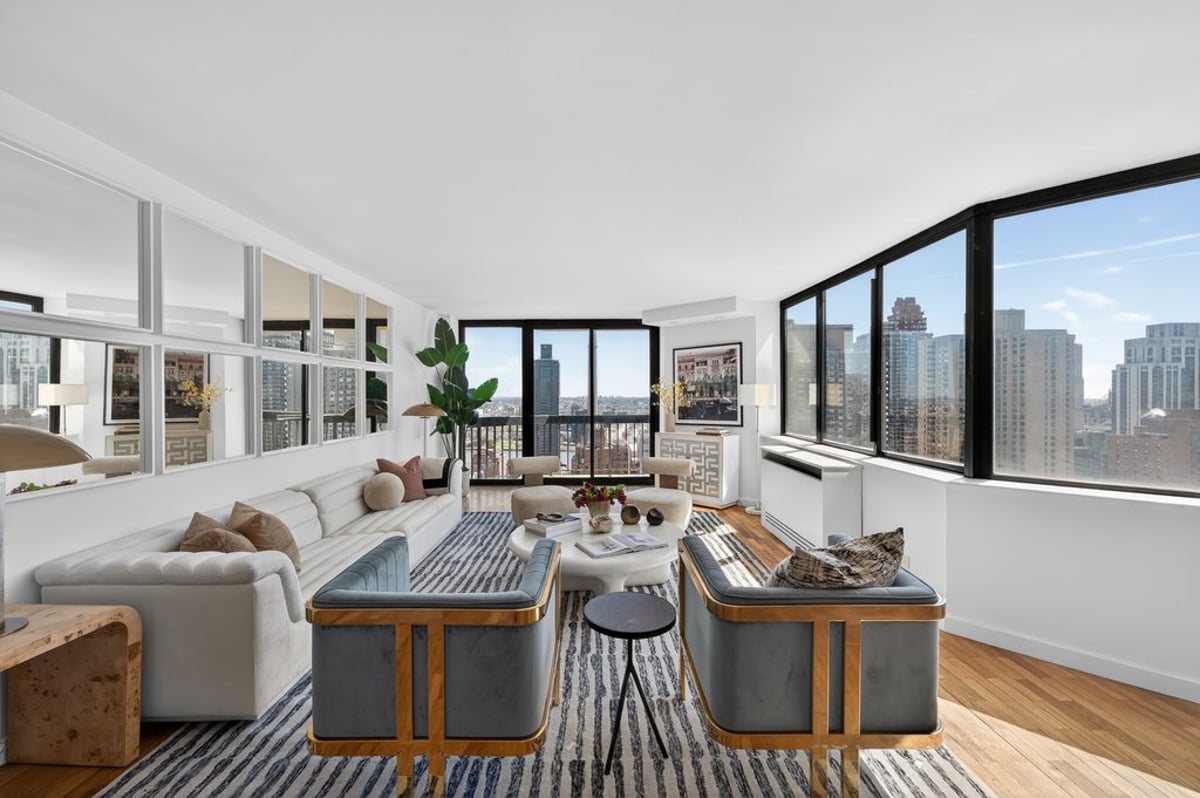 Photo for The Saratoga - 330 East 75th Street Condominium in Upper East Side, Manhattan