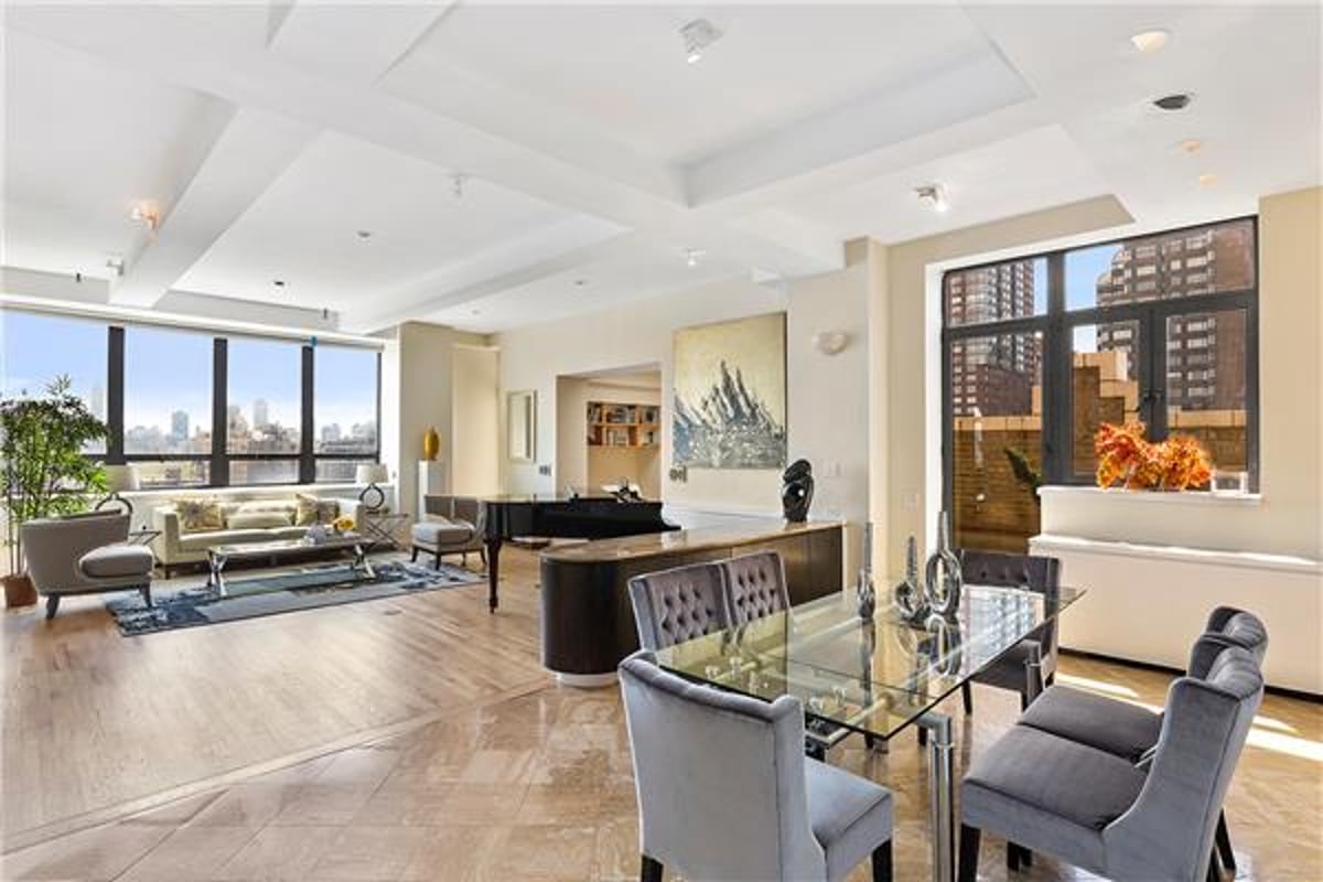 Photo for The Pythian - 135 West 70th Street Condominium in Upper West Side, Manhattan