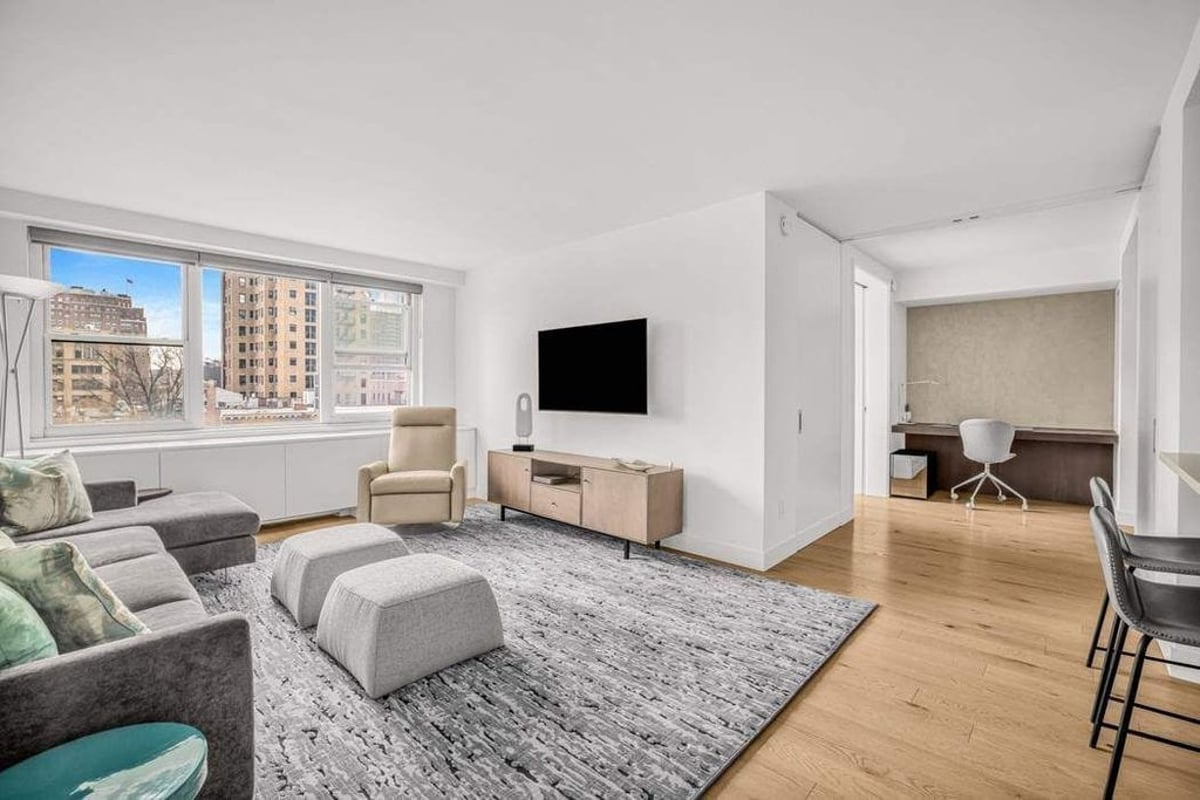 Photo for London Towne House - 360 West 22nd Street Condominium in Chelsea, Manhattan