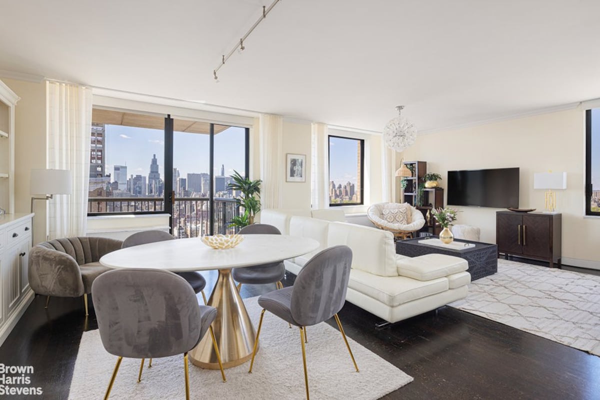 Photo for Evans Tower Condominium - 171 East 84th Street Condominium in Upper East Side, Manhattan