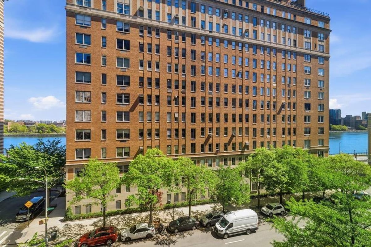 Photo for 10 East End Avenue - 10 East End Avenue Cooperative in Upper East Side, Manhattan