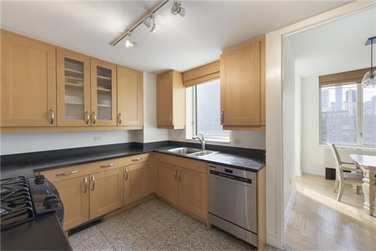 Photo for Bridge Tower Place - 401 East 60th Street Condominium in Upper East Side, Manhattan