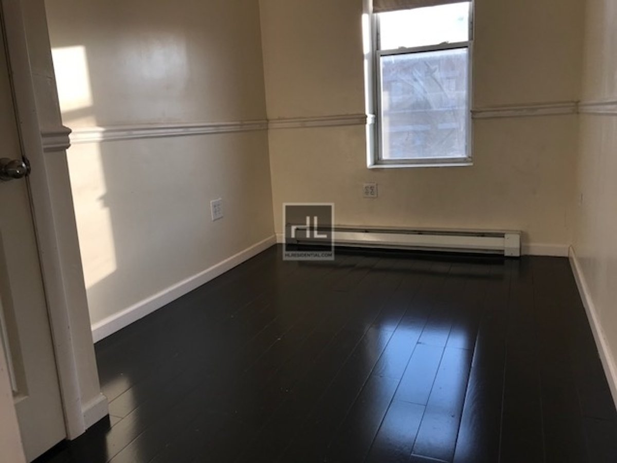 No Fee!!! Great Location Newly Renovated 2 Bedroom Apartment in East