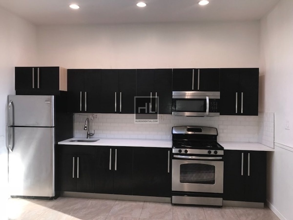 No Fee!!! Great Location Newly Renovated 2 Bedroom Apartment in East