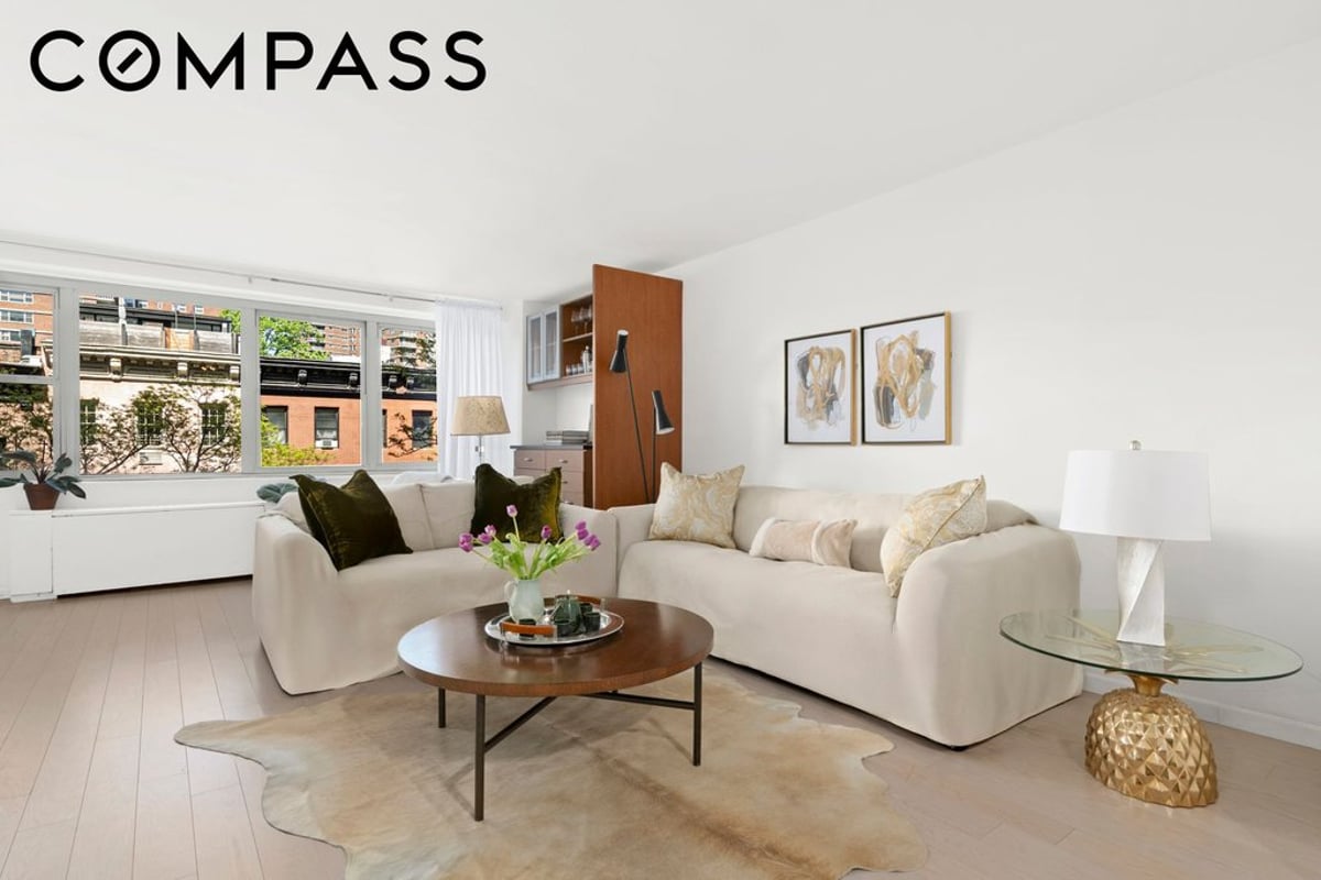Photo for London Towne House - 360 West 22nd Street Condominium in Chelsea, Manhattan