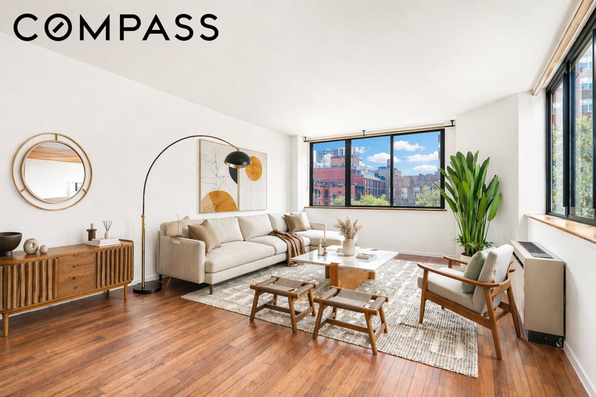 Photo for The Saratoga - 330 East 75th Street Condominium in Upper East Side, Manhattan