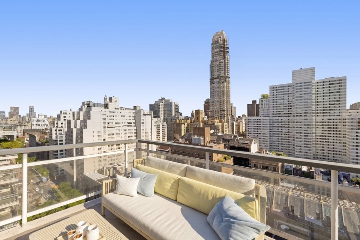 Photo for Manhattan House - 200 East 66th Street Condominium in Upper East Side, Manhattan