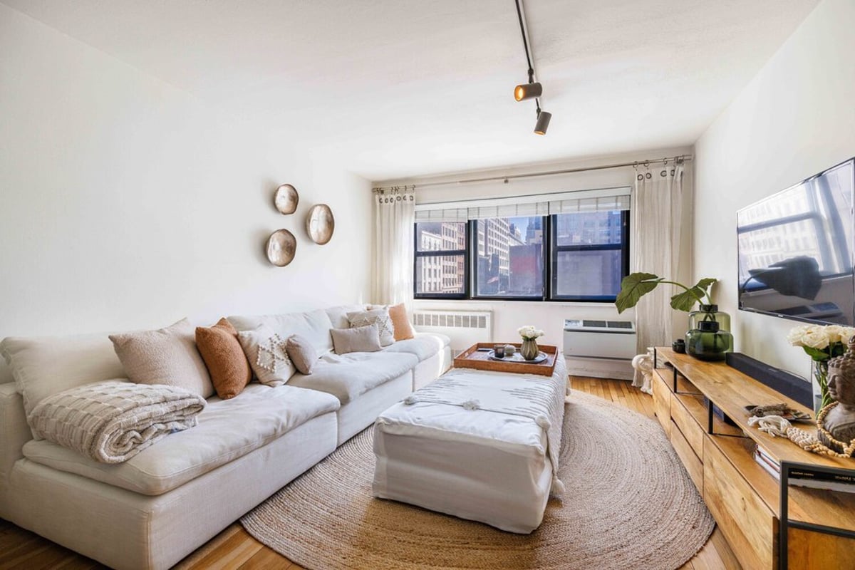 Photo for 140 7 AVENUE - 140 7th Avenue Condominium in Chelsea, Manhattan