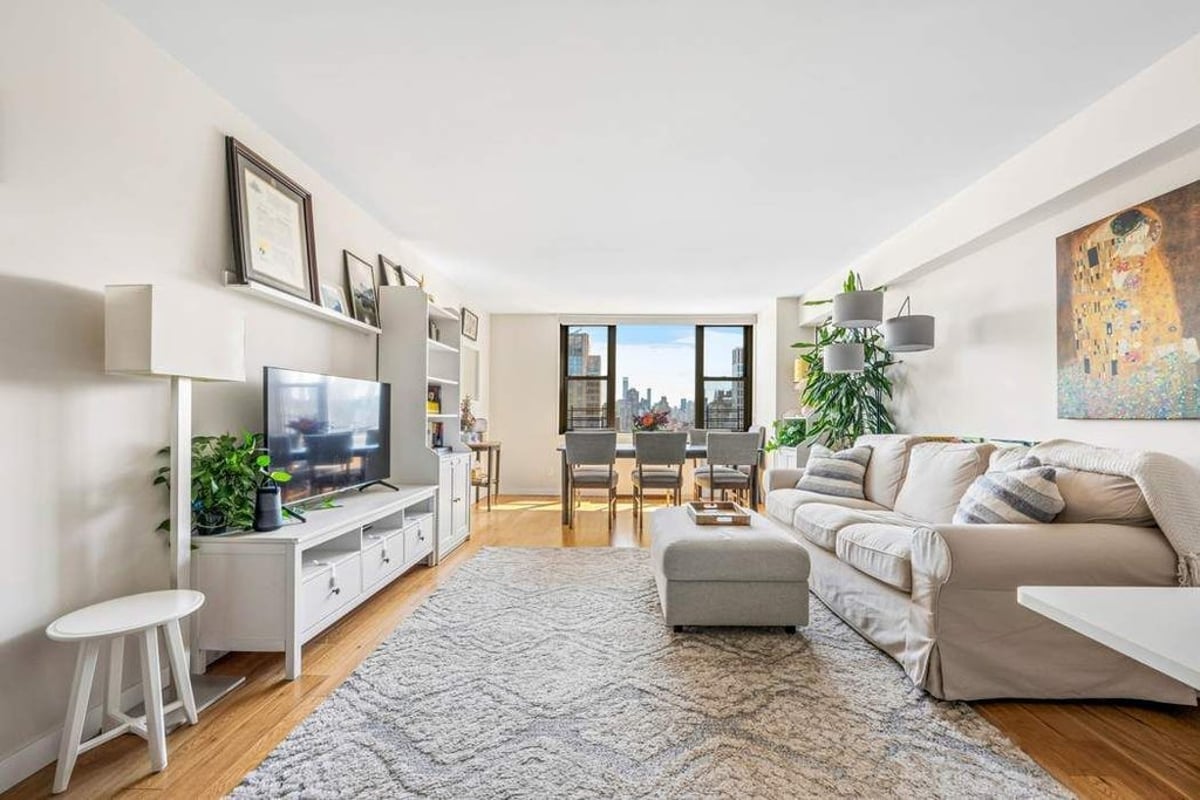 Photo for 444 East 86th Street - 444 East 86th Street Cooperative in Upper East Side, Manhattan