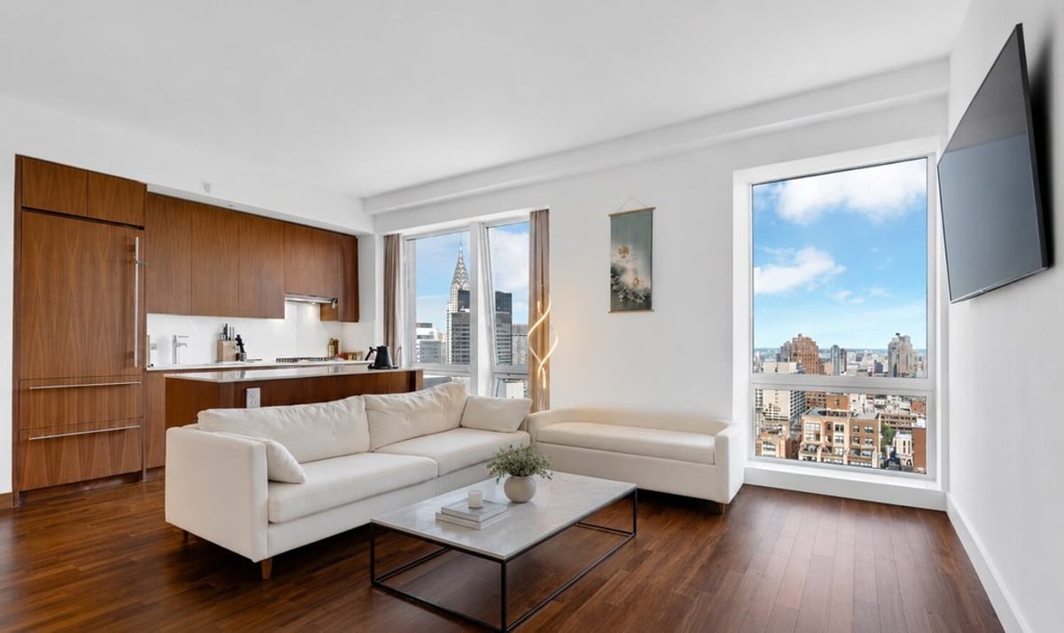 Photo for The Residences at 400 Fifth Avenue - 400 Fifth Avenue Condominium in Murray Hill, Manhattan