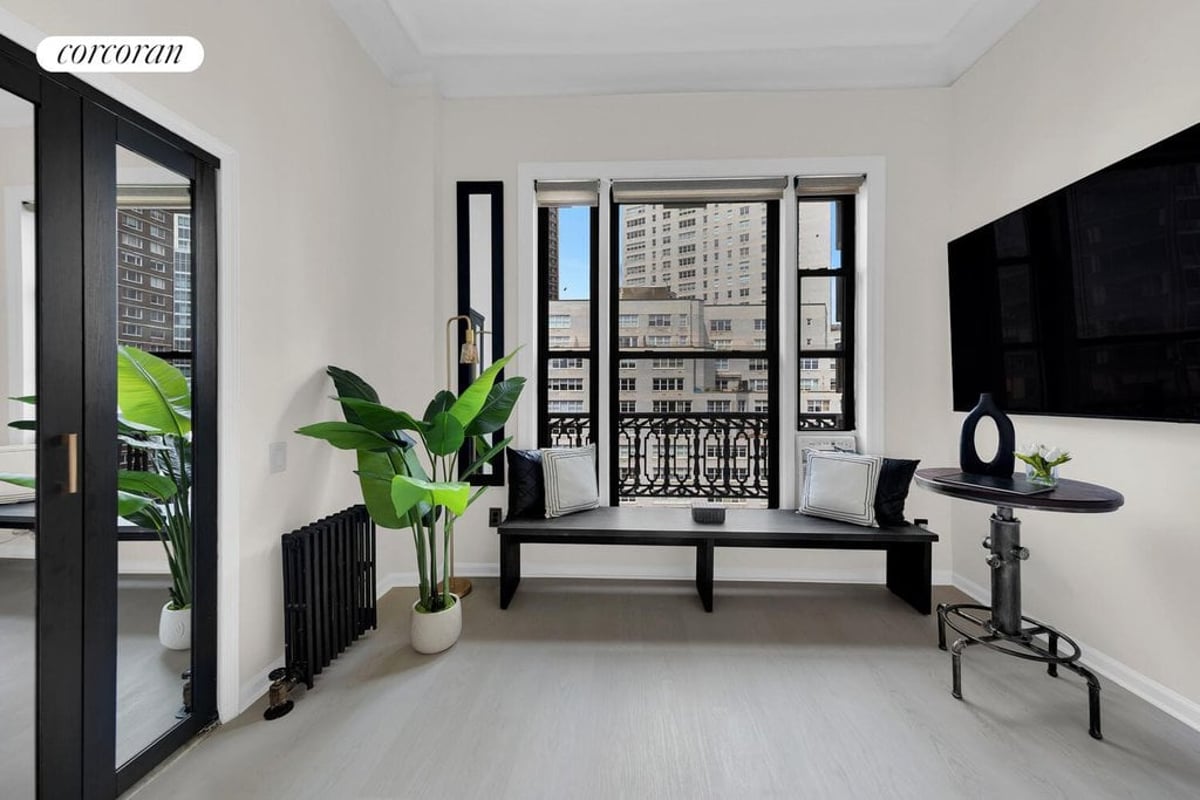 Photo for Lincoln Spencer Apartments - 140 West 69th Street Cooperative in Upper West Side, Manhattan