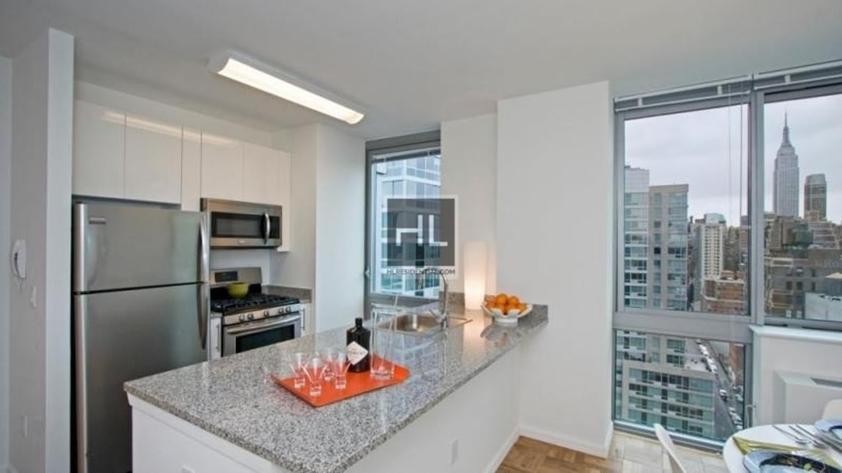 Photo for 505 WEST 37 STREET - 505 West 37th Street Rental Building in Hudson Yards, Manhattan