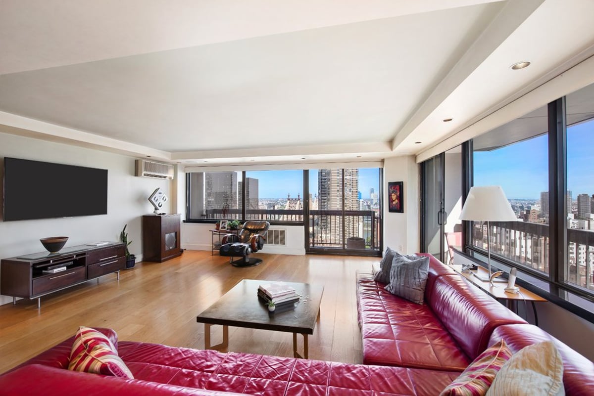 Photo for The Landmark - 300 East 59th Street Cooperative in Sutton Place, Manhattan