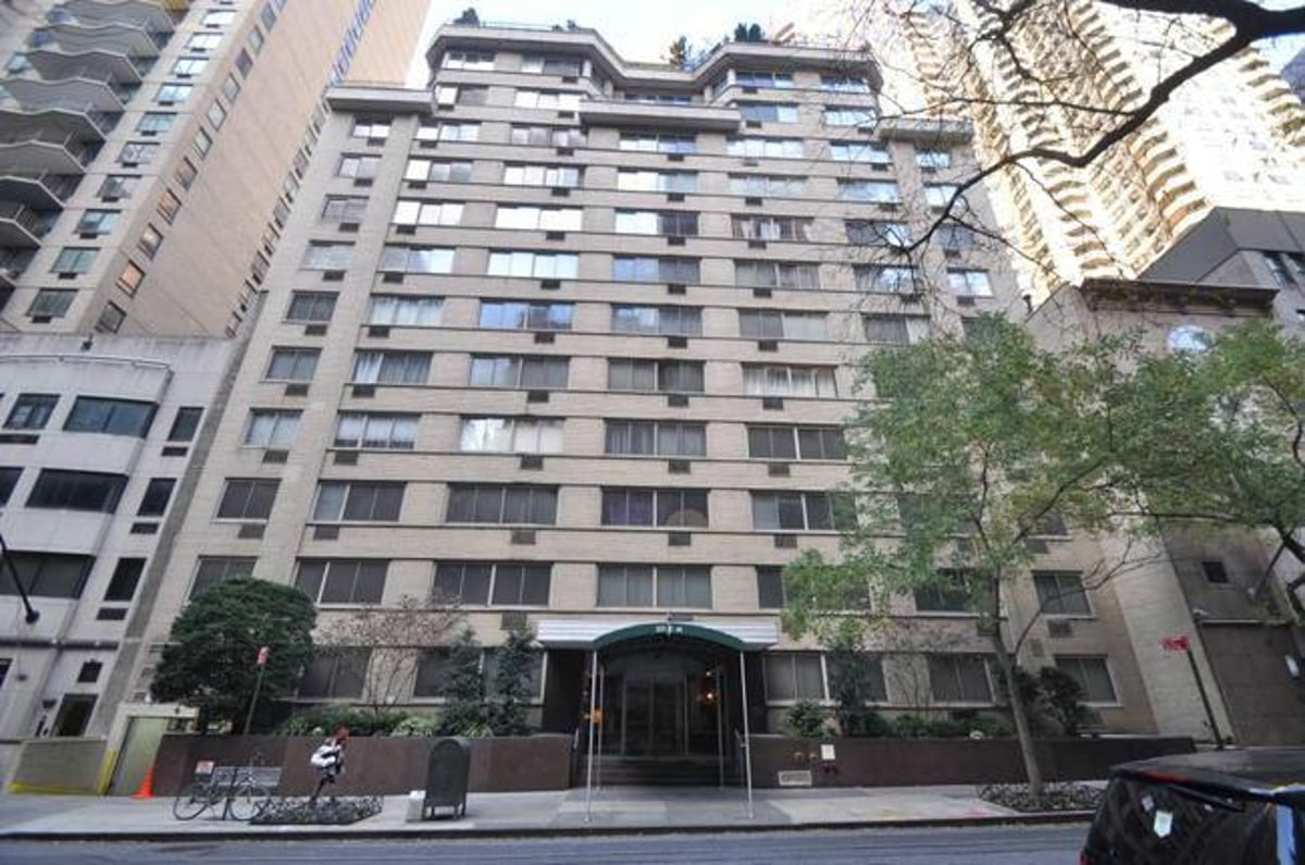 Photo for Executive House - 225 East 46th Street Condominium in Midtown East, Manhattan