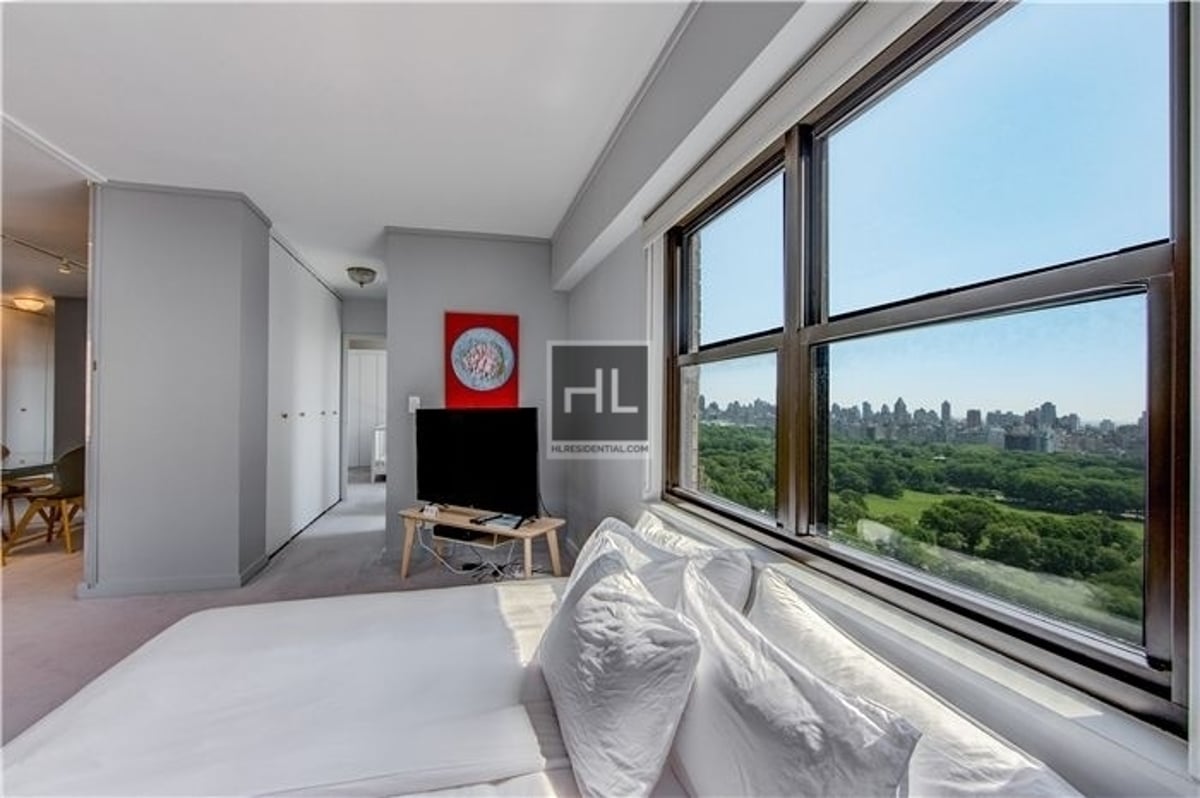 Photo for One Lincoln Plaza - 20 West 64th Street Condominium in Upper West Side, Manhattan