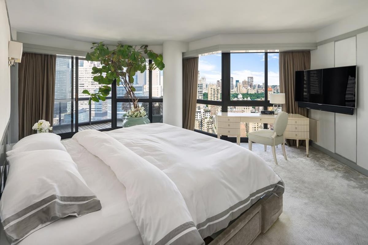 Photo for The Savoy - 200 East 61St Street Condominium in Upper East Side, Manhattan