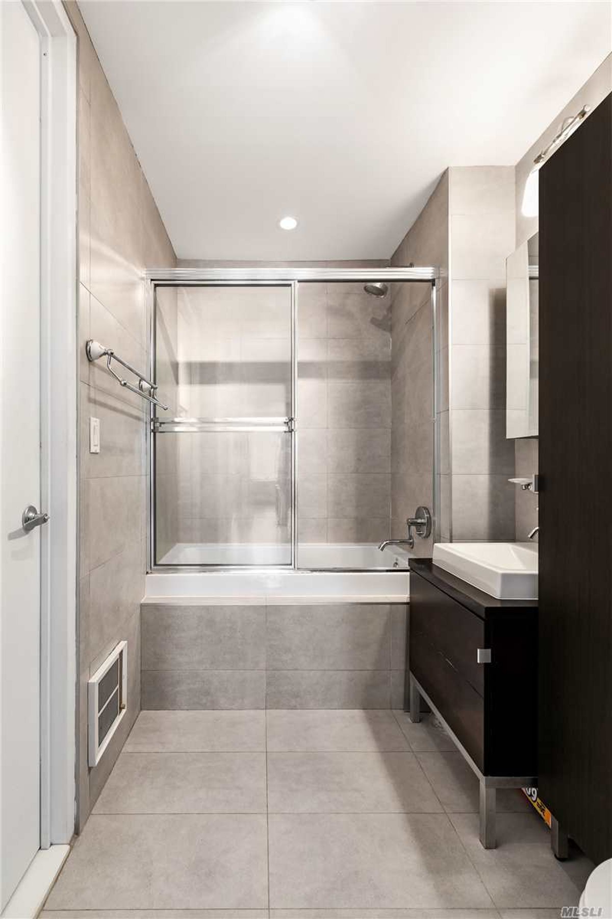 Photo for Echelon - 13-11 Jackson Avenue Condominium in Long Island City, Queens