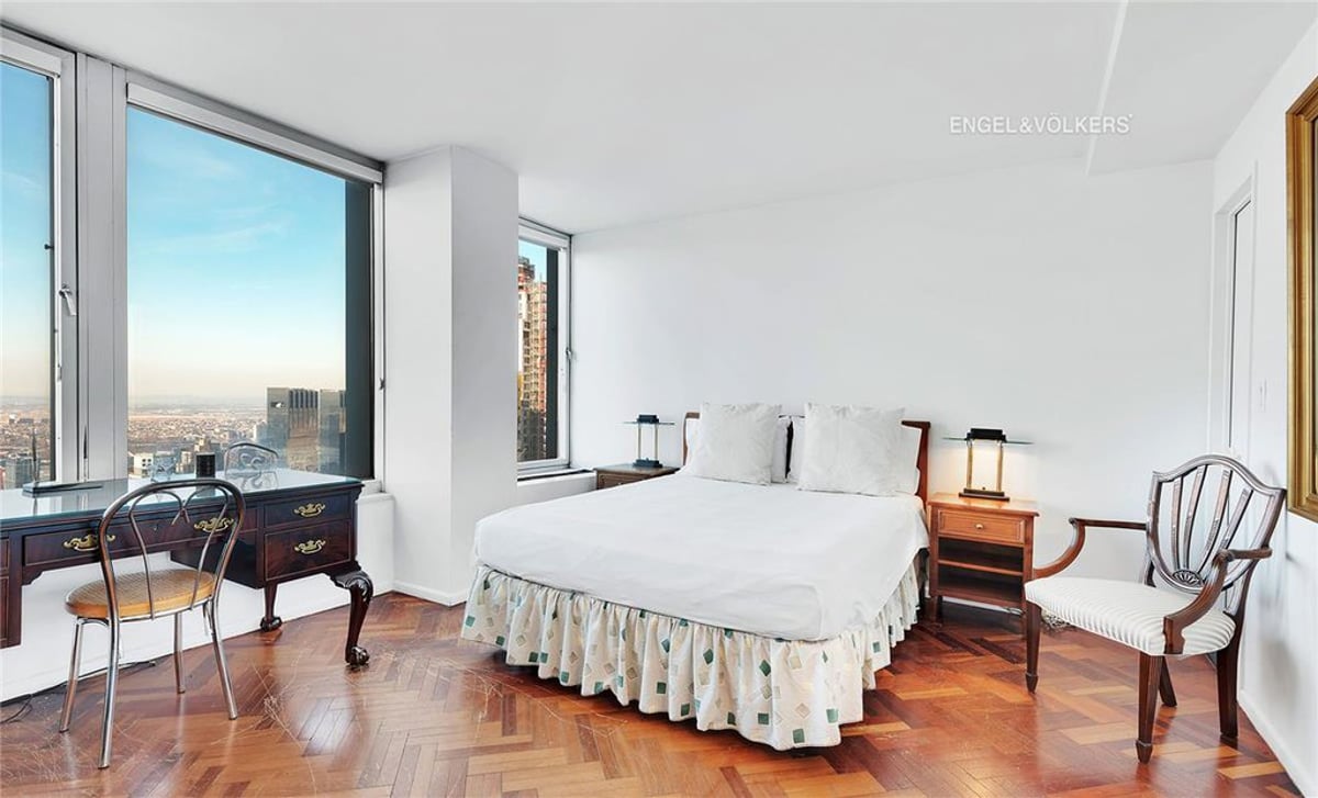 Photo for CitySpire - 150 West 56th Street Condominium in Midtown, Manhattan