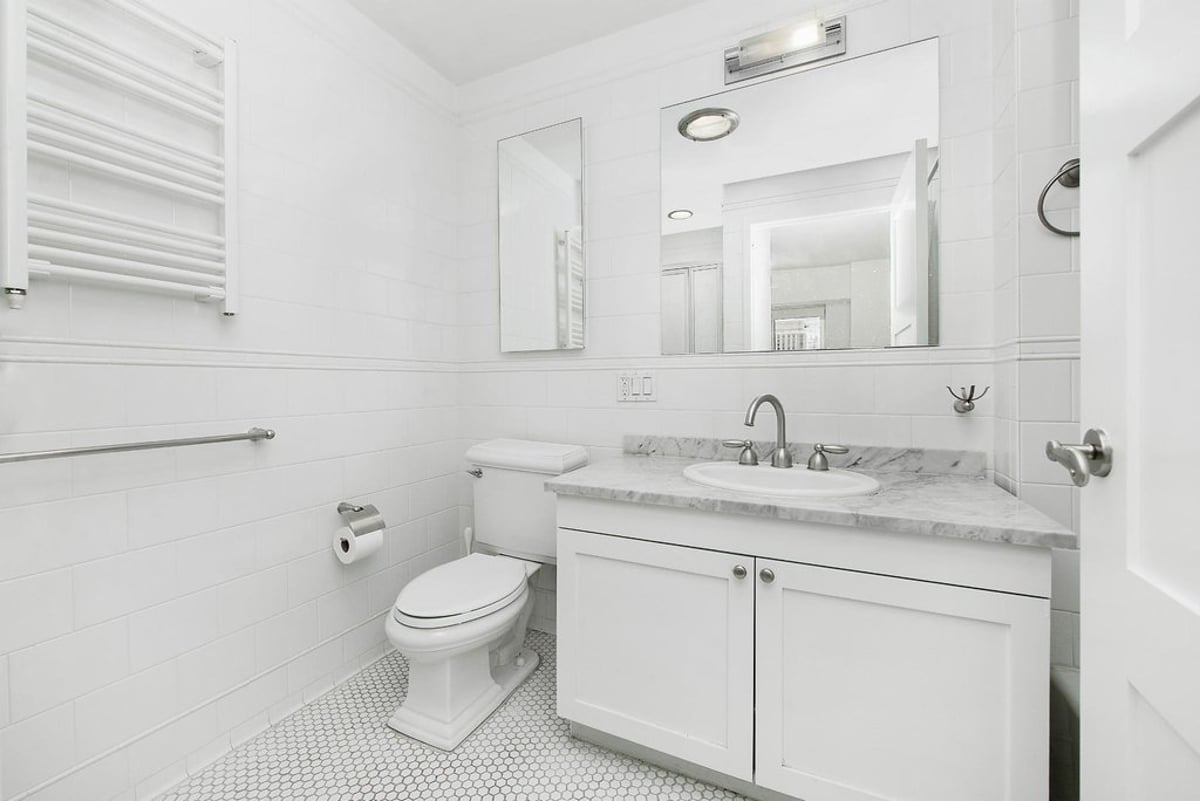 Photo for 425 Fifth Avenue - 425 Fifth Avenue Condominium in Murray Hill, Manhattan