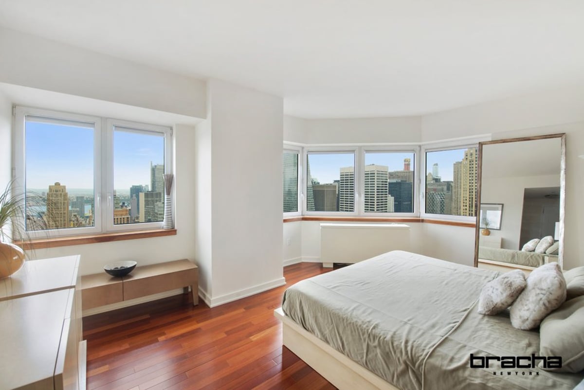 Photo for 425 Fifth Avenue - 425 Fifth Avenue Condominium in Murray Hill, Manhattan
