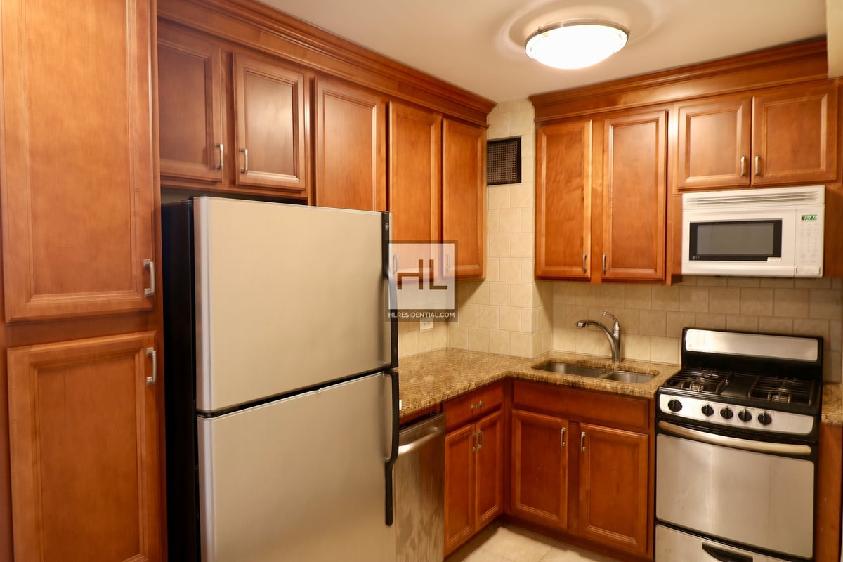 Photo for Clinton Towers - 40 Clinton Street Cooperative in Brooklyn Heights, Brooklyn