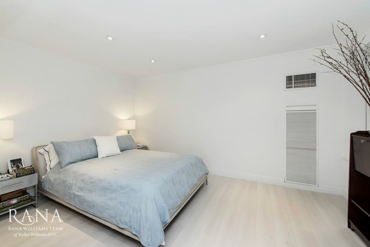 Photo for Trump Parc - 106 Central Park South Condominium in Midtown, Manhattan