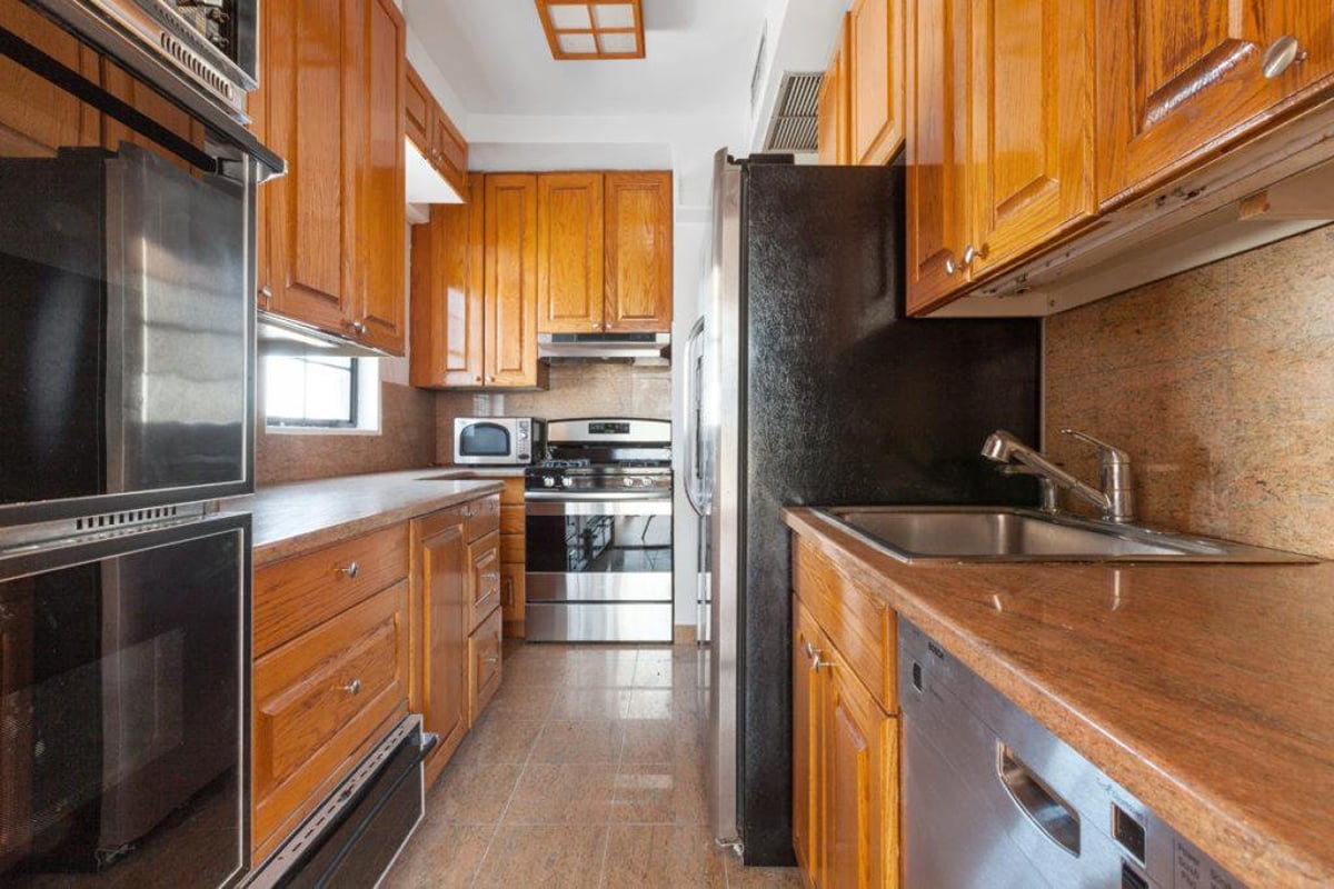 Photo for Tower 58 - 58 West 58th Street Condominium in Midtown, Manhattan