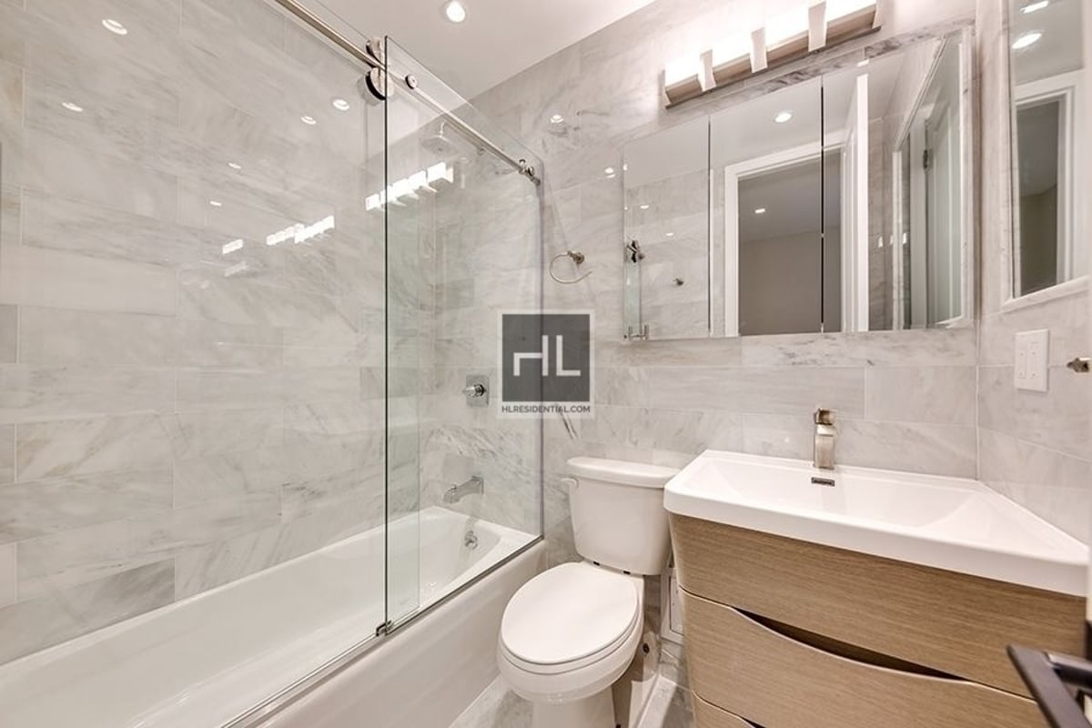 Photo for Ivy 30 - 312 East 30th Street Rental Building in Kips Bay, Manhattan