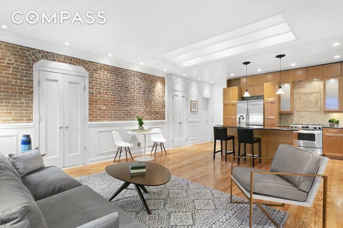 Photo for Bryant Park Place - 32 West 40th Street Cooperative in Midtown, Manhattan