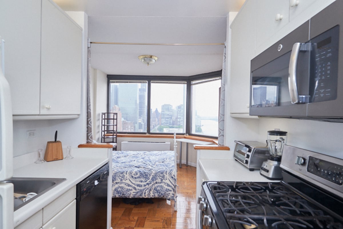 Photo for The Horizon - 415 East 37th Street Condominium in Midtown East, Manhattan