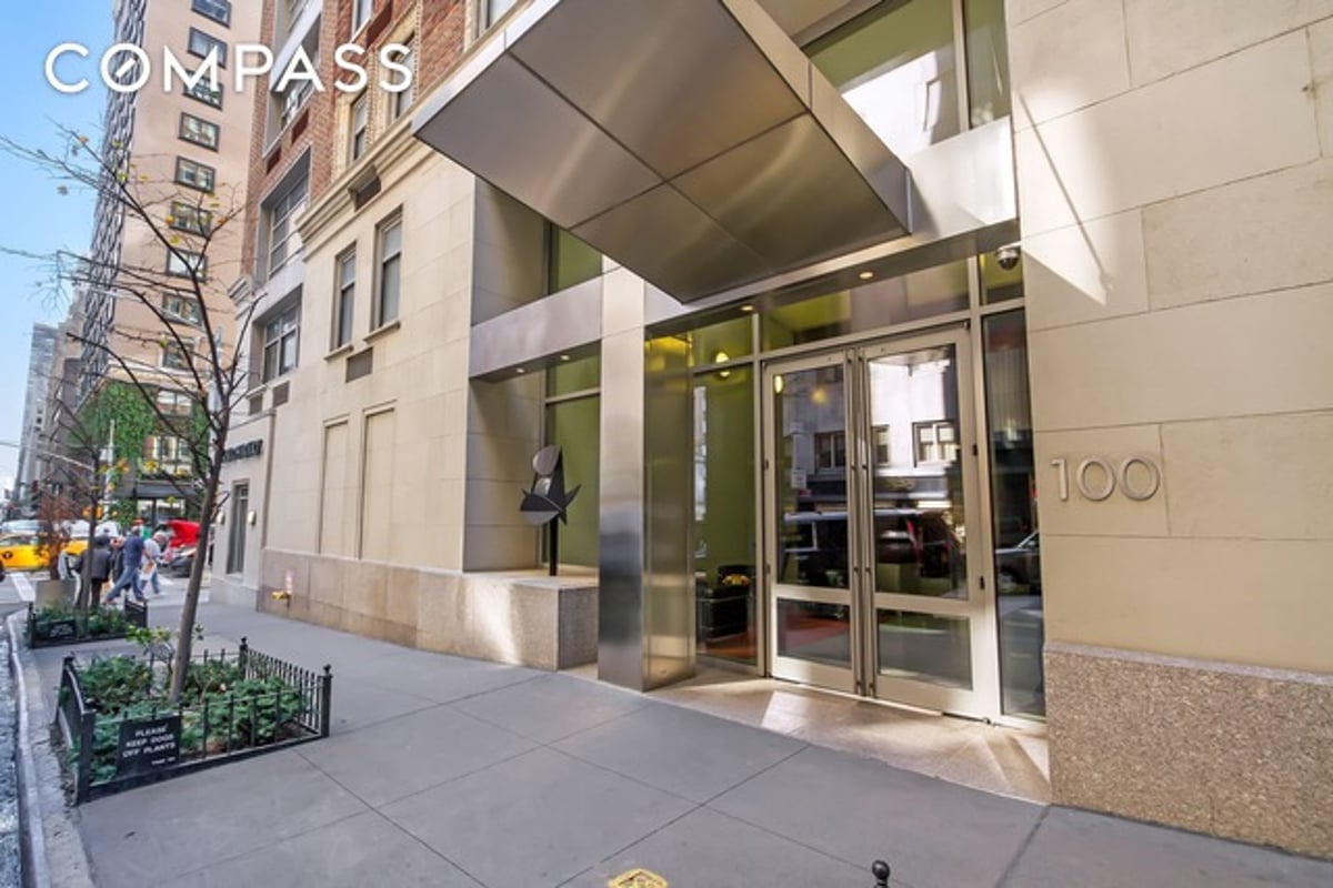 Photo for Windsor Park - 100 West 58th Street Condominium in Midtown, Manhattan