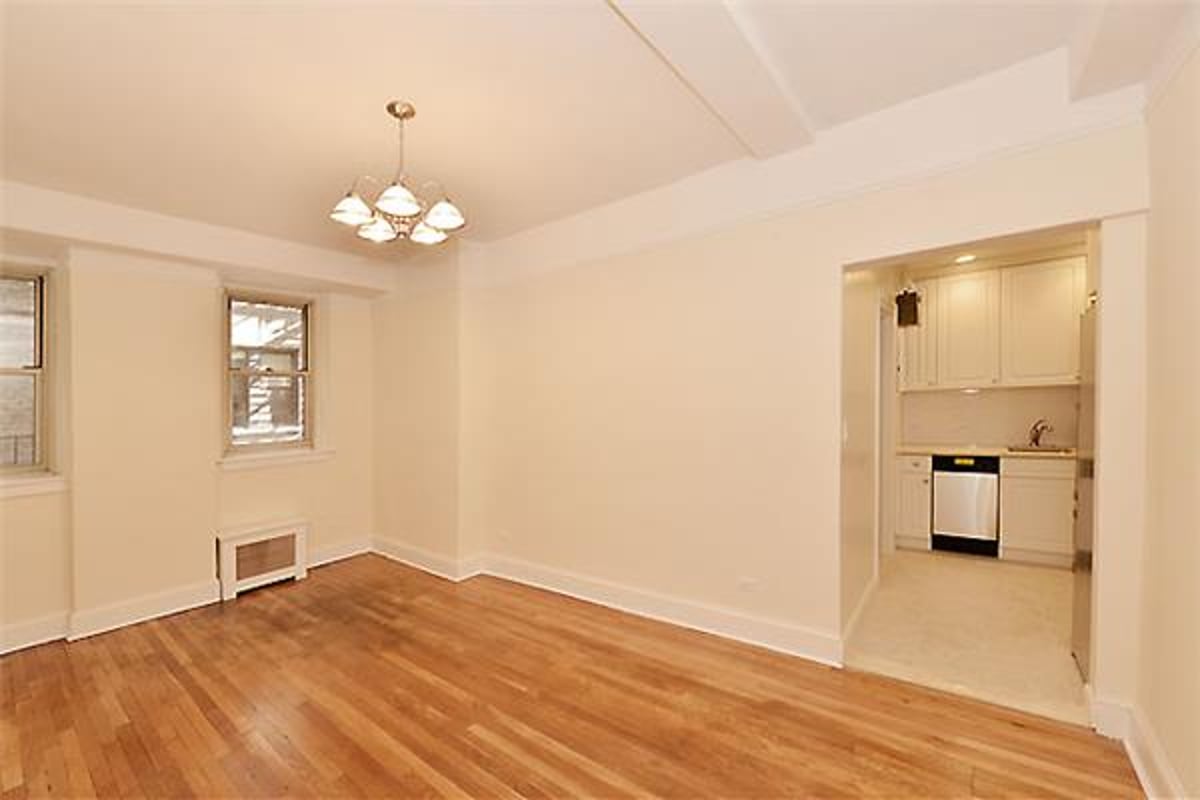 Photo for 562 WEST END AVENUE - 562 West End Avenue Cooperative in Upper West Side, Manhattan