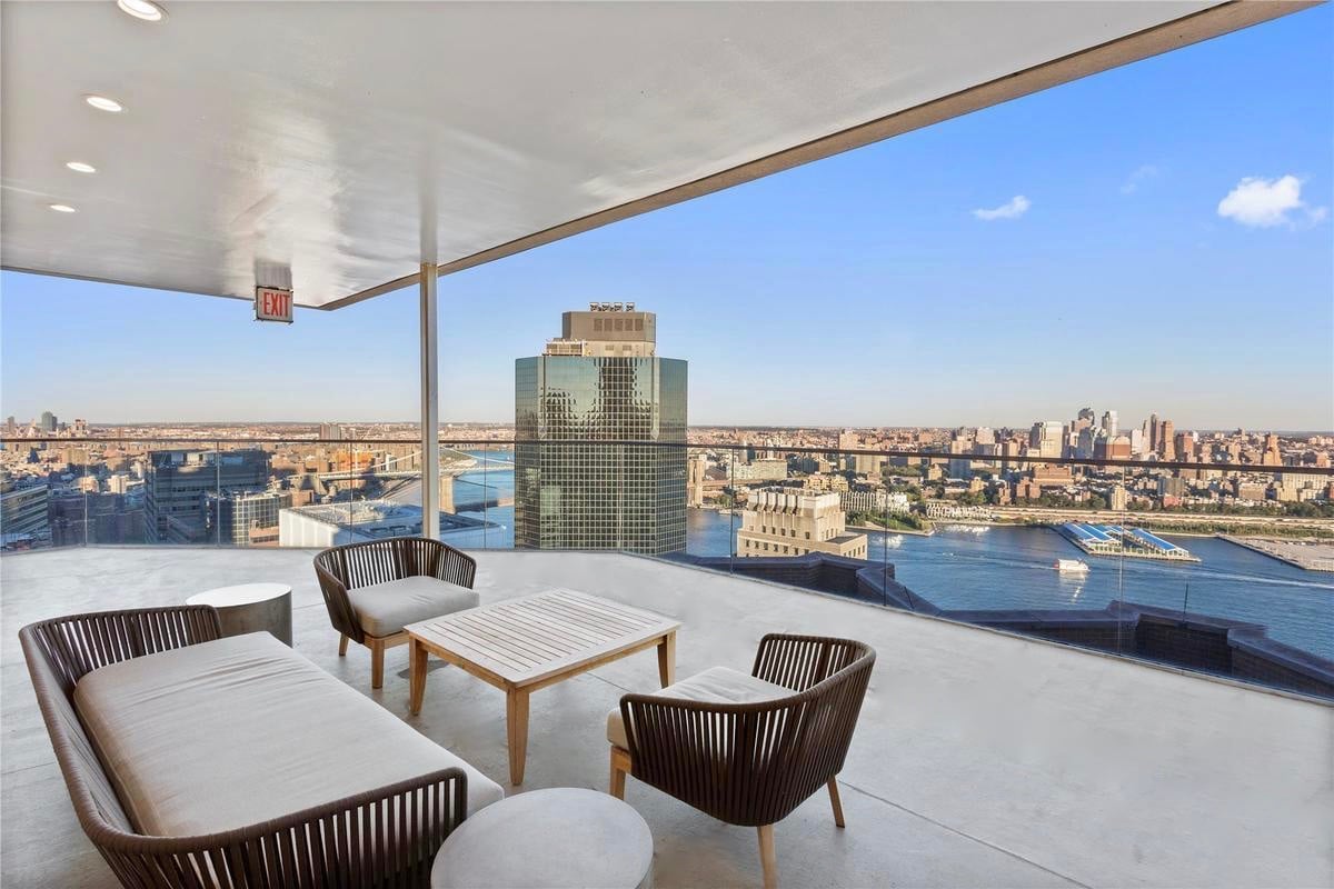 Photo for 75 Wall Street - 75 Wall Street Condominium in Financial District, Manhattan