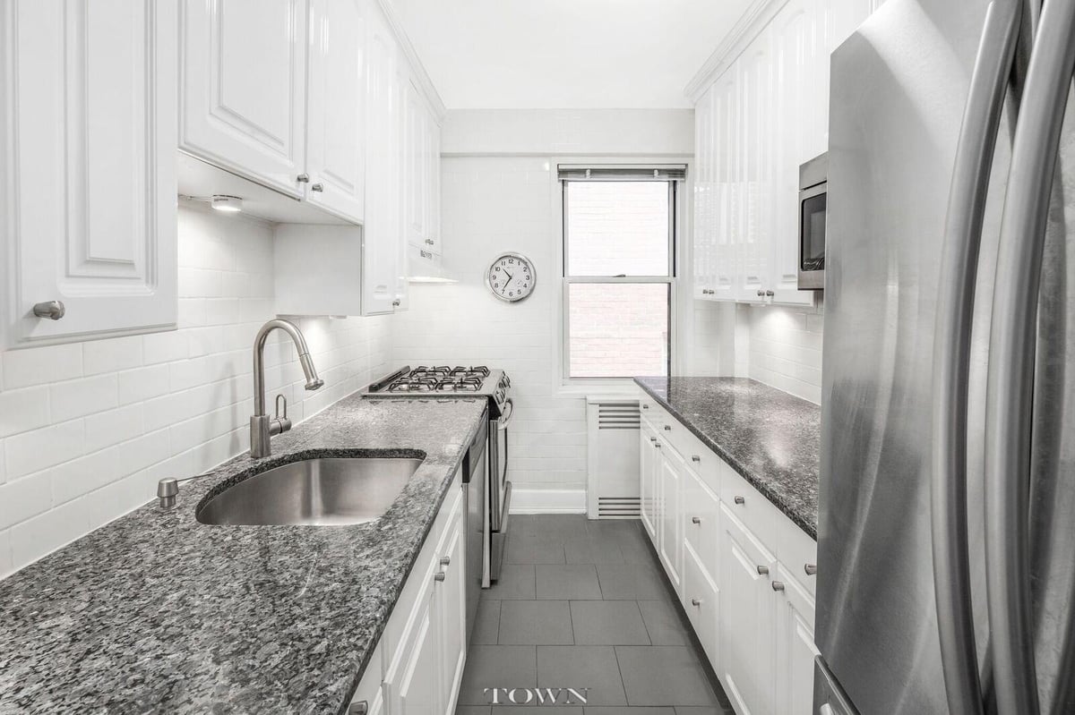 Photo for The Van Gogh - 14 Horatio Street Cooperative in West Village, Manhattan