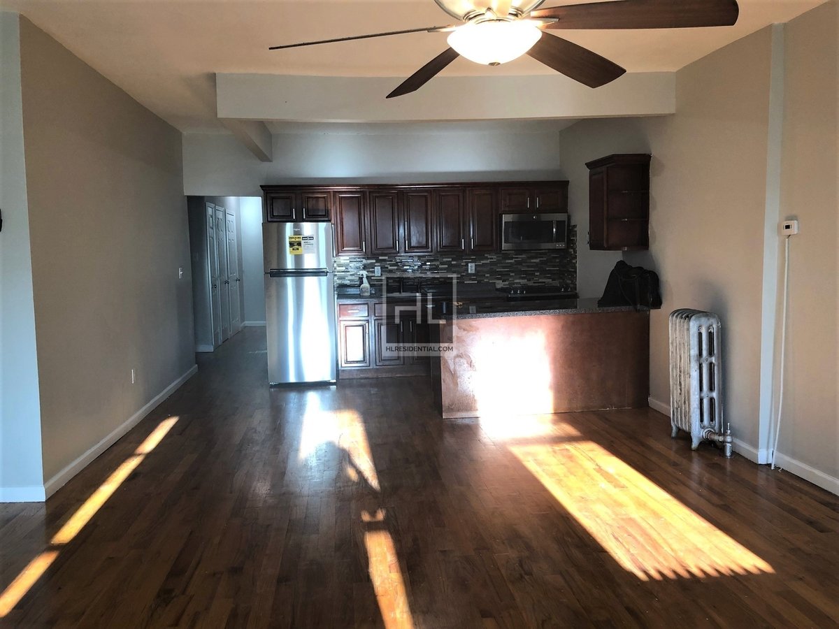 SUNNY & LARGE 3 BEDROOMS/ 2 FULL BATH ROOMS TAPSCOTT STREET