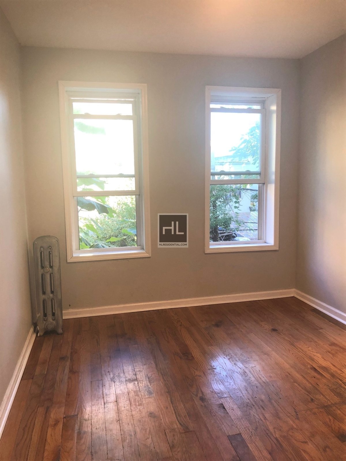 SUNNY & LARGE 3 BEDROOMS/ 2 FULL BATH ROOMS TAPSCOTT STREET