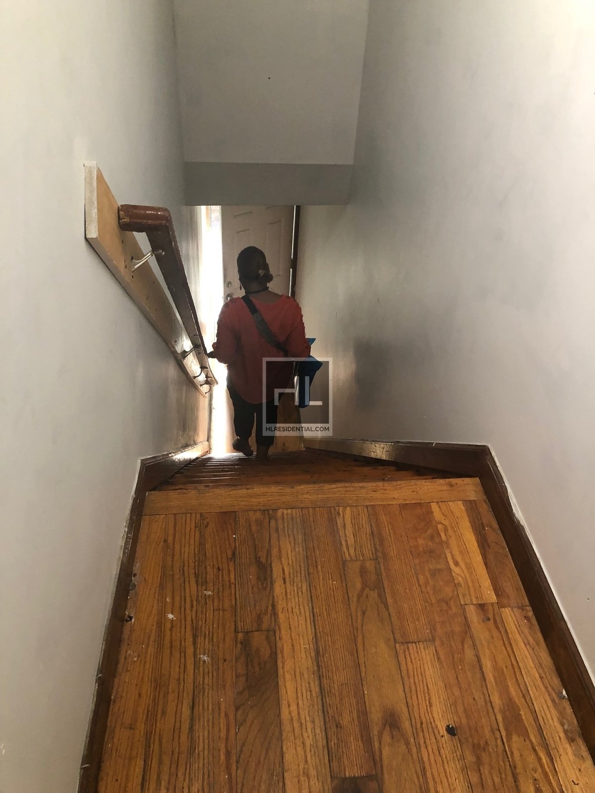 SUNNY & LARGE 3 BEDROOMS/ 2 FULL BATH ROOMS TAPSCOTT STREET