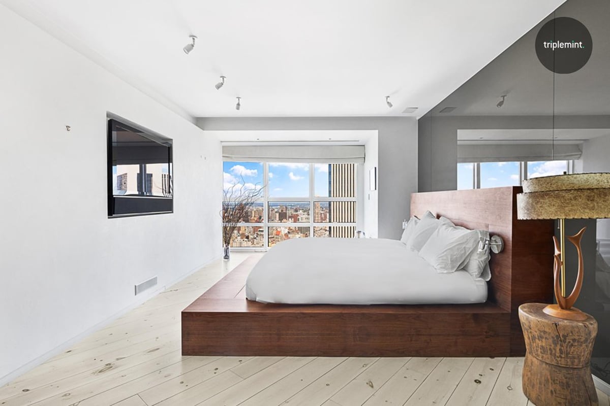 Photo for Metropolitan Tower - 146 West 57th Street Condominium in Midtown, Manhattan