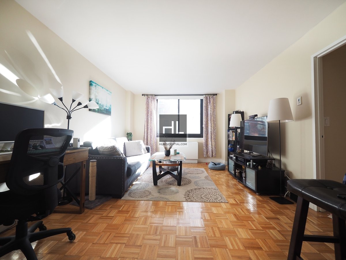 Photo for THE HIGHGATE - 182 East 95th Street Rental Building in Carnegie Hill, Manhattan