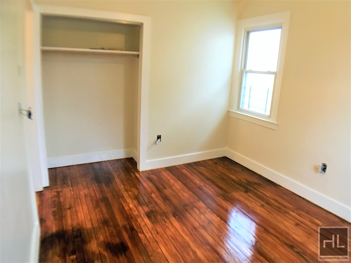 WHOLE HOUSE FOR RENT 4 BEDOOMS/ 2 FULL BATH/SCHENECTADY AVENUE/PRIME