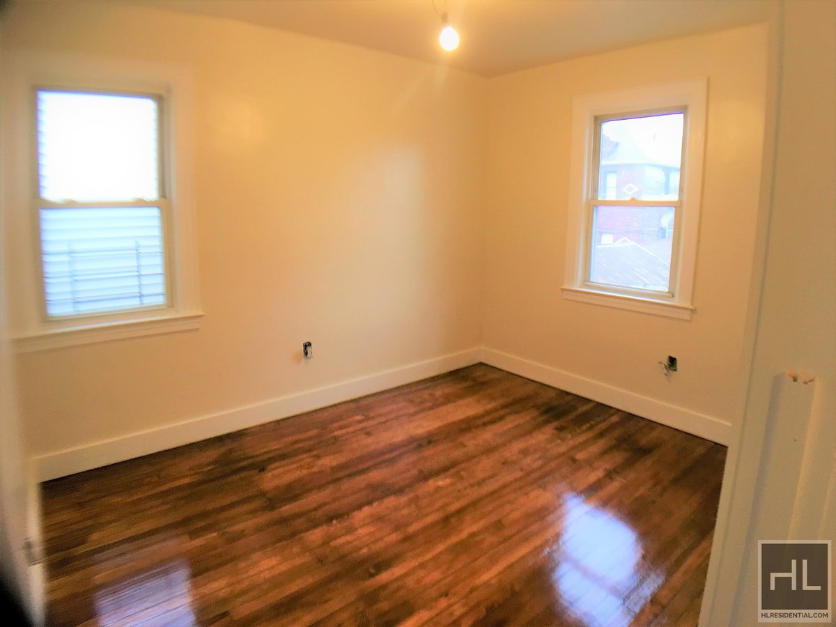 WHOLE HOUSE FOR RENT 4 BEDOOMS/ 2 FULL BATH/SCHENECTADY AVENUE/PRIME