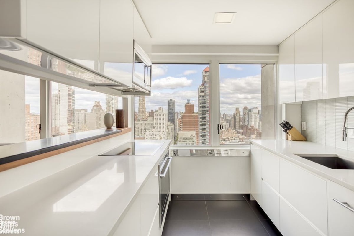 Photo for The Landmark - 300 East 59th Street Cooperative in Sutton Place, Manhattan