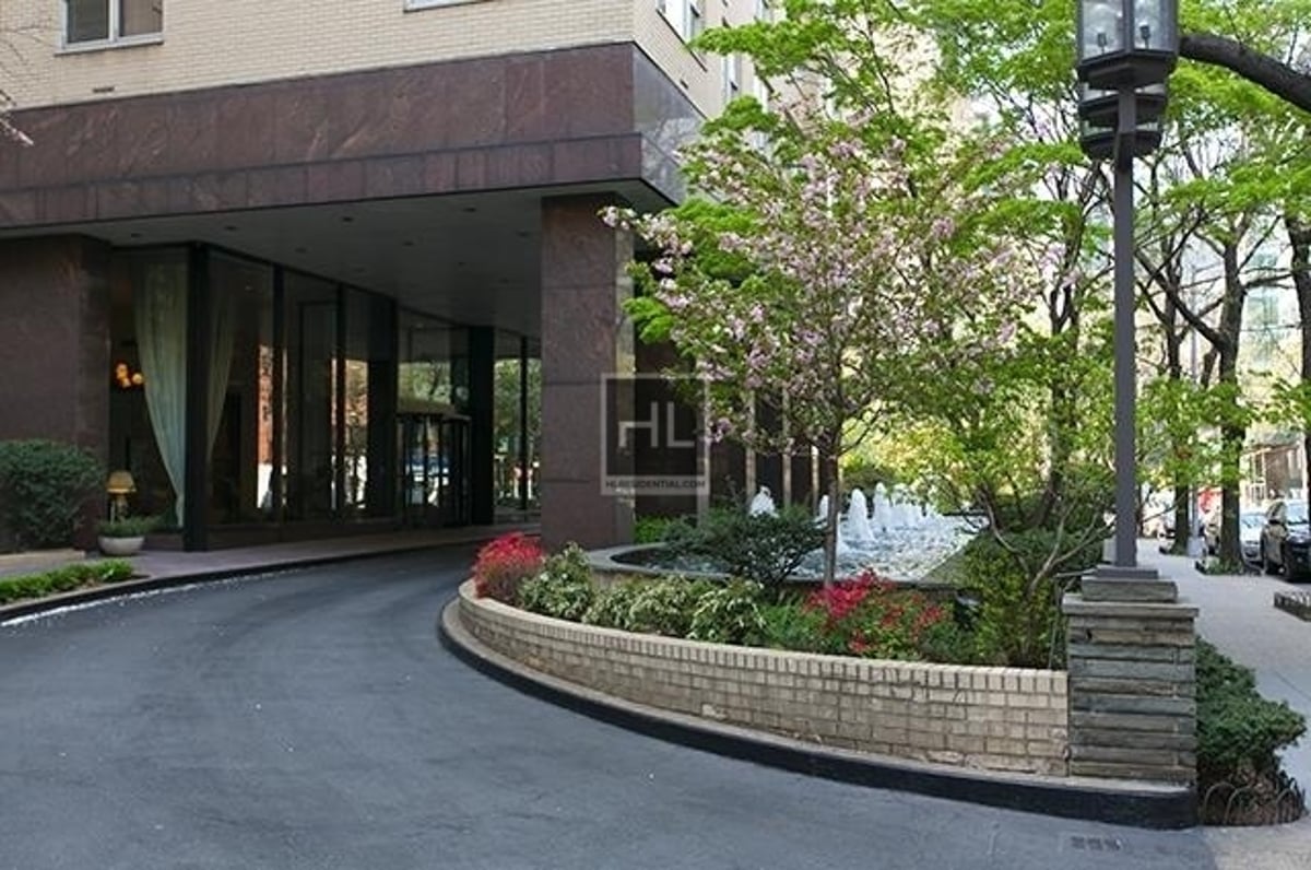 Photo for The Bristol - 300 East 56th Street Rental Building in Sutton Place, Manhattan