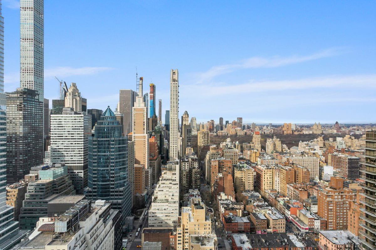 Photo for The Savoy - 200 East 61St Street Condominium in Upper East Side, Manhattan