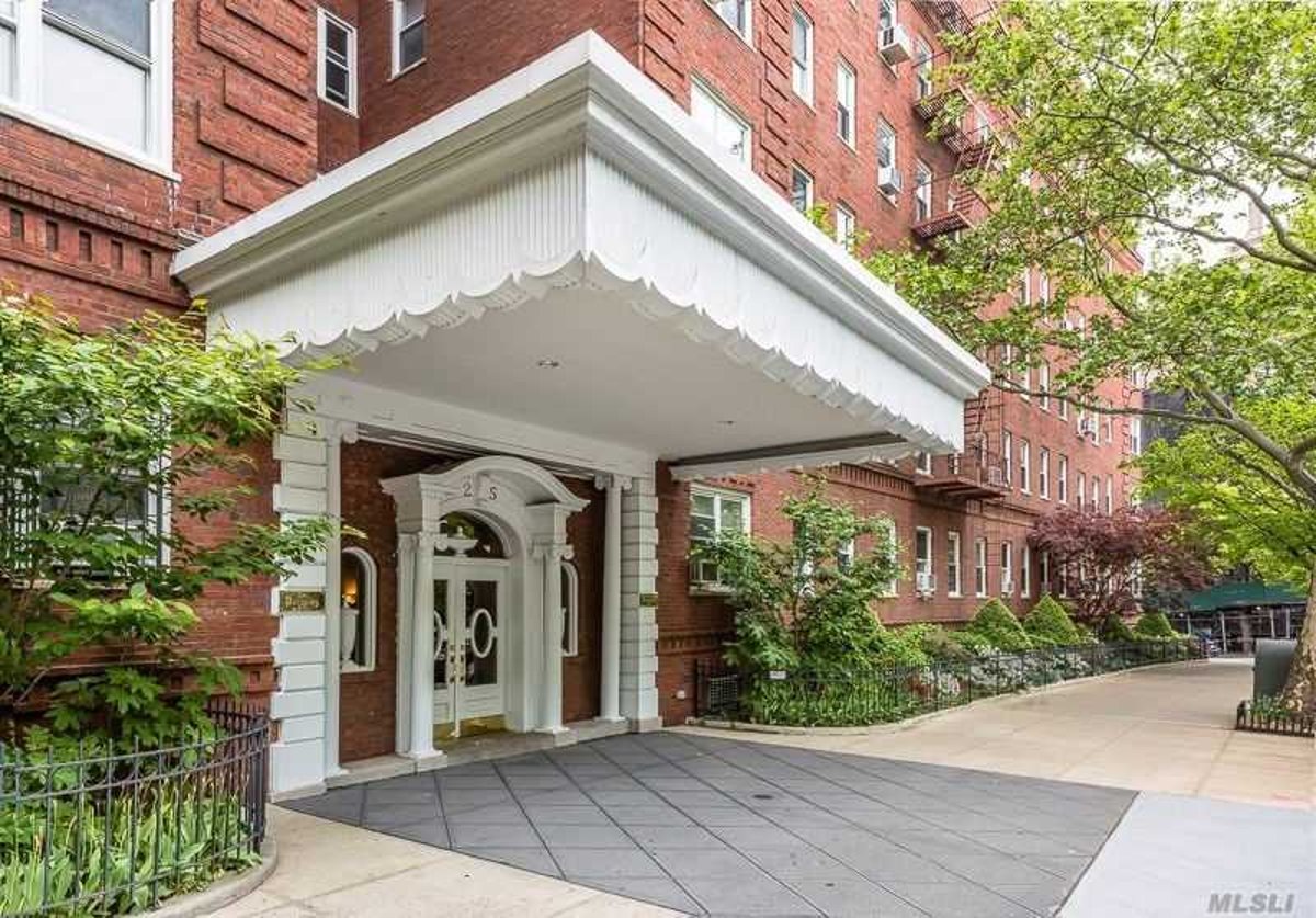 Photo for 25 PLAZA ST WEST - 25 Plaza St West Cooperative in Park Slope, Brooklyn