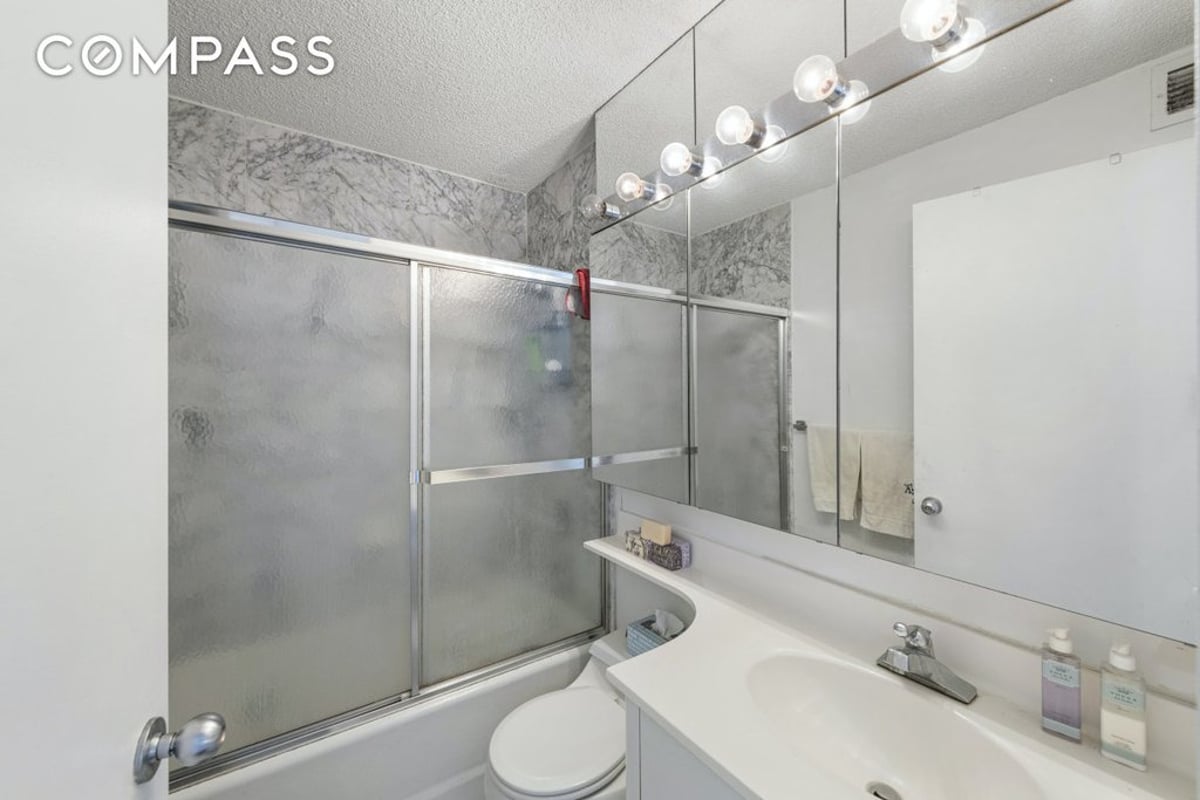 Photo for 445 5th Avenue - 445 5th Avenue Condominium in Murray Hill, Manhattan