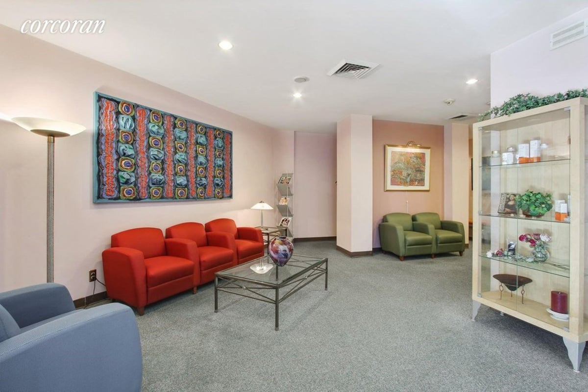 Photo for 200 East End Avenue - 200 East End Avenue Cooperative in Upper East Side, Manhattan