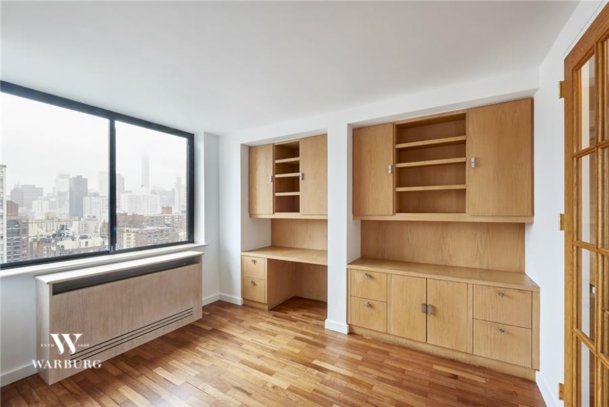 Photo for The Saratoga - 330 East 75th Street Condominium in Upper East Side, Manhattan
