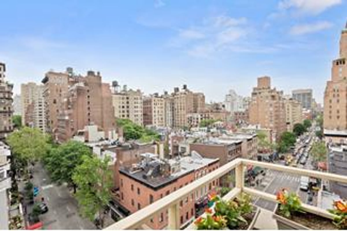 Photo for 150 East 61st Street - 150 East 61St Street Cooperative in Lenox Hill, Manhattan